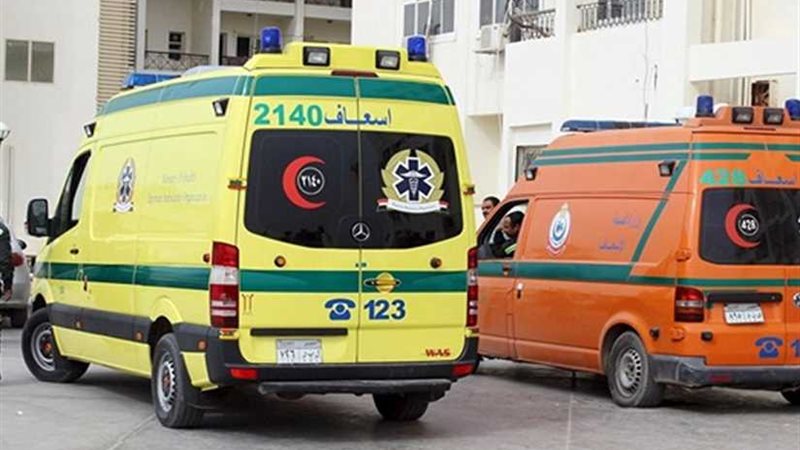 إصابة 4 إثر انقلاب