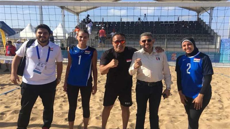 سيدات الطائرة الشاطئية