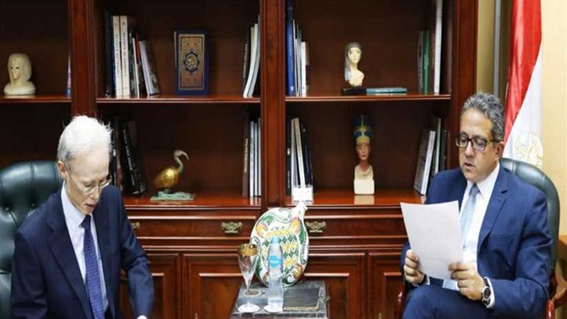 وزير الآثار يستقبل