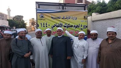 أوقاف المنيا تستقبل 5 أطنان من لحوم الأضاحي لتوزيعها على الأسر بالقرى الأشد فقرًا