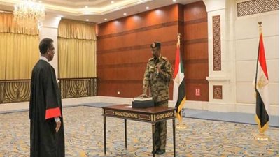 البرهان يؤدي القسم الدستوري رئيسا لمجلس السيادة في السودان