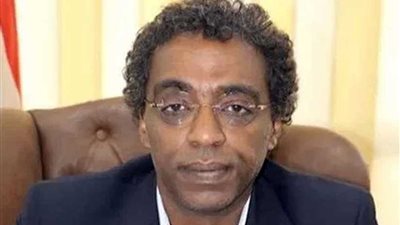 رئيس هيئة قصور الثقافة يفتتح معرض الكتاب الأول بمرسى مطروح