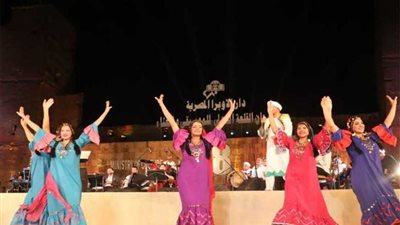 الفنون الشعبية تضيء مهرجان القلعة الدولي للموسيقي والغناء بفرقة رضا