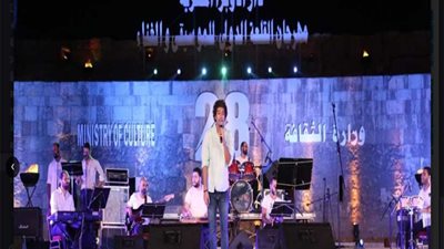 وزيرة الثقافة وسط أكثر من 15 ألفًا من شباب مصر بمحكى القلعة