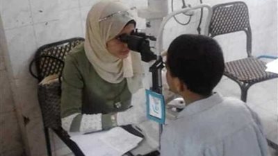 الكشف على 1050 حالة ضمن قافلة للعيون بمركز مغاغة بالمنيا