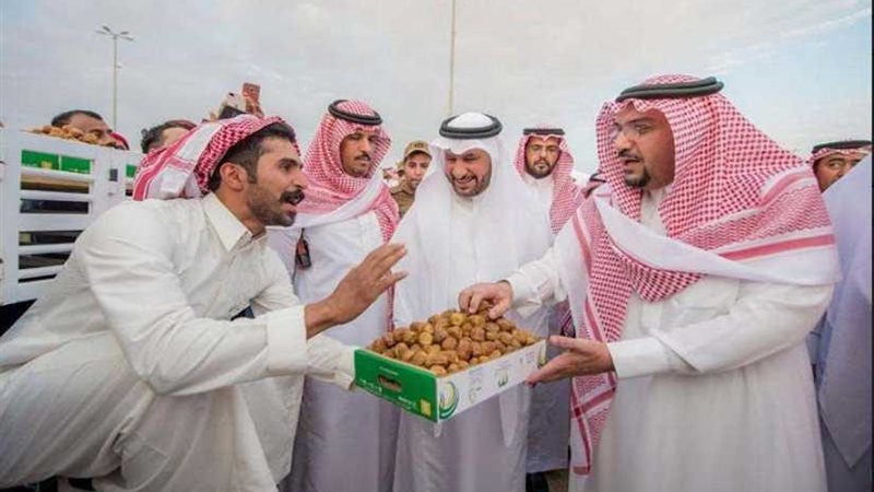 بالصور.. مهرجان للتمور