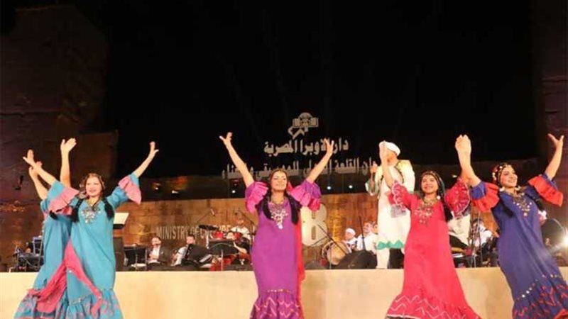 الفنون الشعبية تضيء