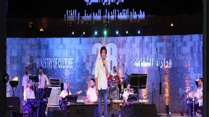 وزيرة الثقافة وسط