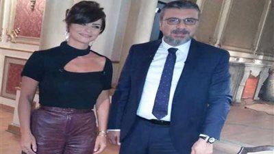 صور - اللبنانية نور تصطحب 