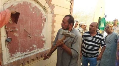 بالصور قصة الـ 45 متر مخالف..”المنوفية“ تزيل 5 مقابر بـ ” الباجور“