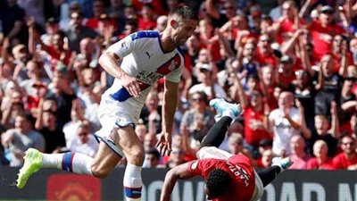 مانشستر يونايتد يسقط على أرضه أمام كريستال بالاس في الدوري الانجليزي