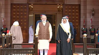 رئيس الوزراء البحريني ونظيره الهندي يشهدان توقيع مذكرة تفاهم مشتركة