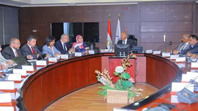 وزير النقل يتابع مع وفد البنك الدولي المشروعات المشتركة في السكك الحديد والنقل الحضري والموانئ البحرية