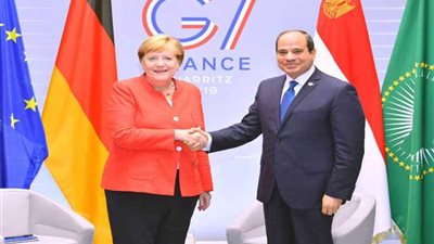 الرئيس السيسي يلتقي المستشارة الألمانية على هامش قمة الـ