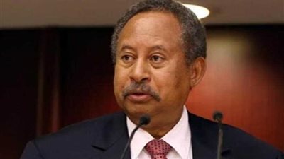 رئيس وزراء السودان يطلع على موقف السيولة والنقد الأجنبي في البنك المركزي