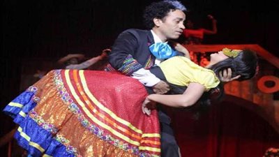 بالصور.. نجوم الفن و الثقافة في ضيافة عرض 