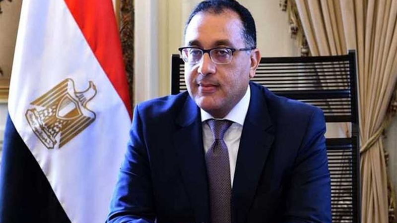 رئيس الوزراء يستعرض