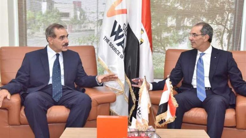 وزير الاتصالات ومحافظ