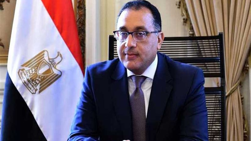 رئيس الوزراء يستعرض