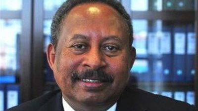 رئيس وزراء السودان يبحث استشراف مستقبل دبلوماسي جديد للعلاقات الخارجية