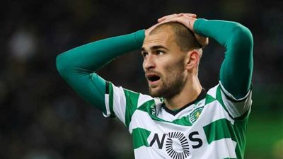 آينتراخت فرانكفورت يتعاقد مع المهاجم الهولندي دوست لمدة 3 أعوام