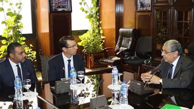 تعاون بين الكهرباء وفودافون في مجال الطاقة المتجددة