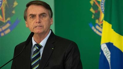 رئيس البرازيل يرهن قبول مساعدات لإخماد حرائق الأمازون باعتذار من الرئيس الفرنسي