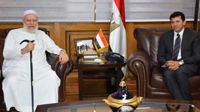 وزير الشباب والرياضة يلتقي رئيس مجلس أمناء 