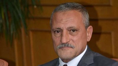 محافظ الإسماعيلية يقرر حظر وضع صوره الشخصية على أي لافتة