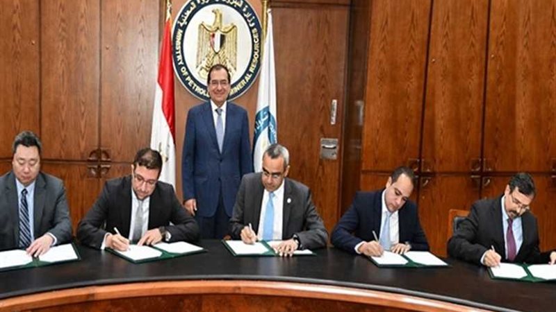 وزير البترول يشهد