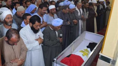 أهالي أبو قرقاص بالمنيا يشيعون جنازة الشهيد علي شعبان بقرية السرو