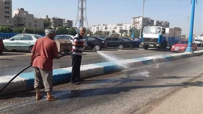 تنفيذ حملة نظافة شاملة بحي شرق أسيوط.. (صور)