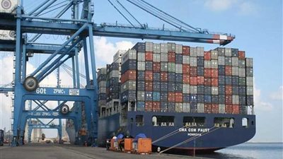 ميناء دمياط يستقبل 8 سفن للحاويات والبضائع العامة