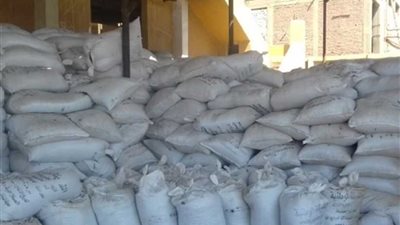 ضبط 6 أطنان أعلاف حيوانية مجهولة المصدر بأهناسيا في بني سويف