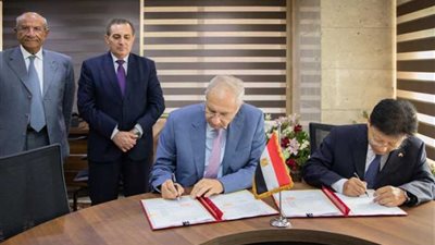 توقيع بروتوكول تعاون بين اقتصادية قناة السويس والحكومة الصينية لإنشاء مركز تدريب فني للعمالة