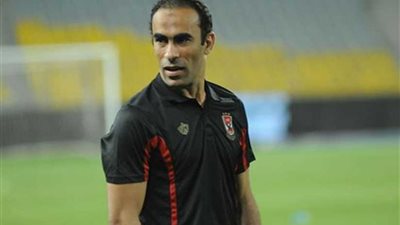 مدير الكرة بالأهلي يطمئن على البرنامج العلاجي لسعد سمير