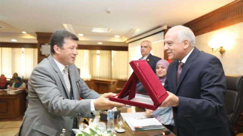 محافظ الجيزة يكرم