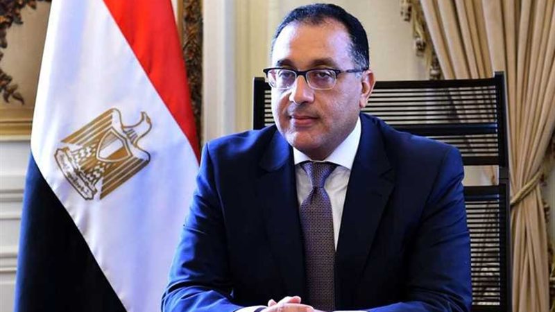 رئيس الوزراء يستعرض