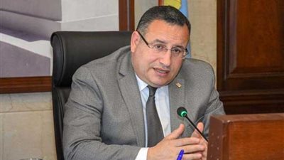 محافظ الإسكندرية يلتقي بالأسر المتضررة من أعمال تخريب عقارين بحي الجمرك