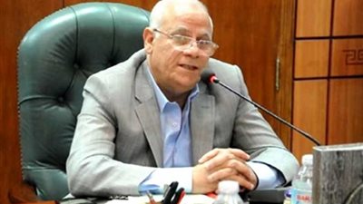 محافظ بورسعيد يوجه بحل مشكلة الصرف الصحي بحي الزهور