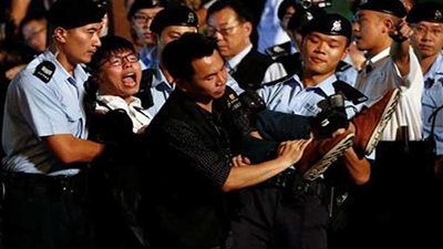 شرطة (هونج كونج) تعلن القبض على 63 شخصا لتورطهم في أعمال شغب