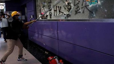 هونغ كونغ.. استهداف المترو ودعوة لإضراب عام