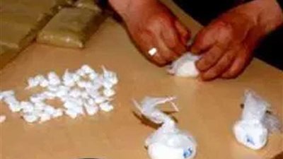 التحقيق مع متهمين بحوزتهما 170 لفافة هيروين بالمنيا