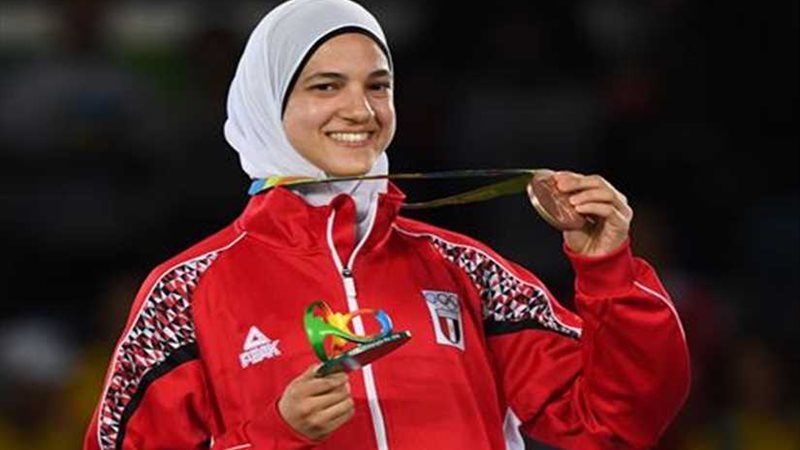 هدايا ملاك.. بطلة