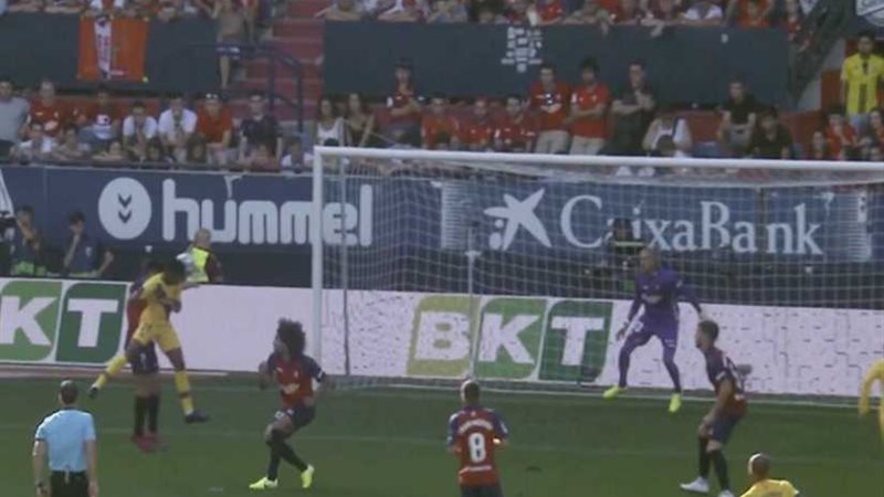 هدف يدخل لاعب برشلونة