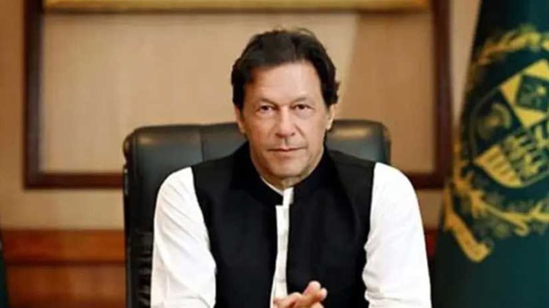 عمران خان يحذر من