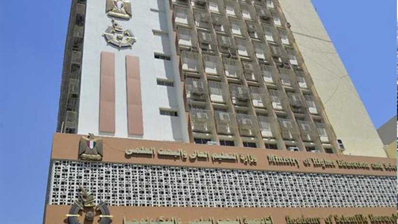 6 متسابقين يتنافسون