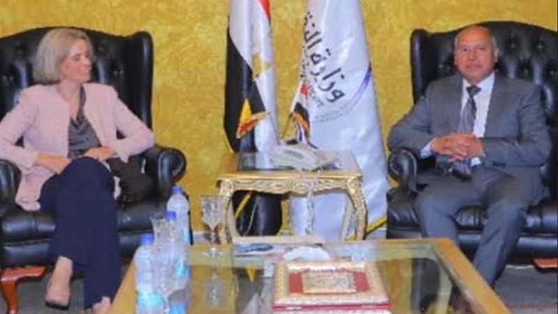 الوزير يبحث مع سفيرة