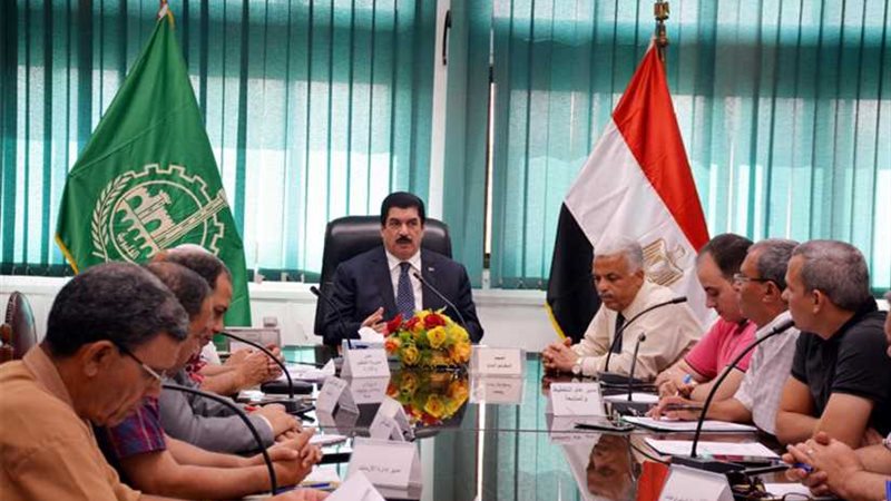 محافظ القليوبية يبحث