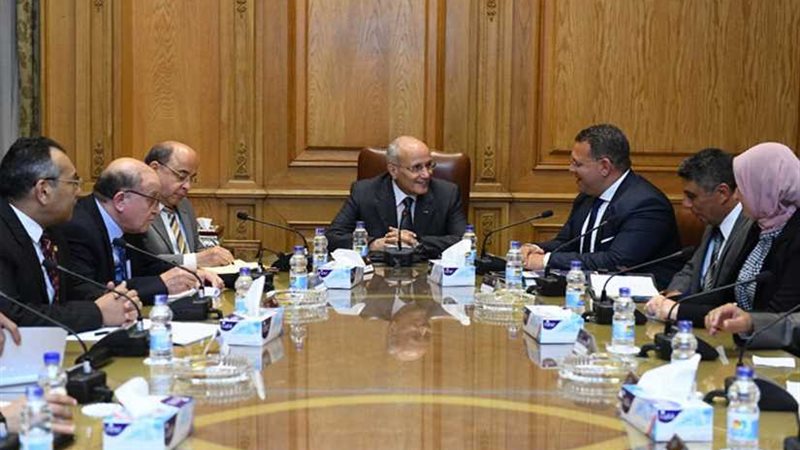 العصار يبحث مع كونسترا